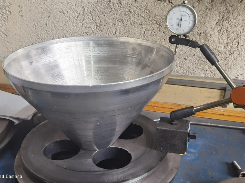 Mixed flow fan impeller hub