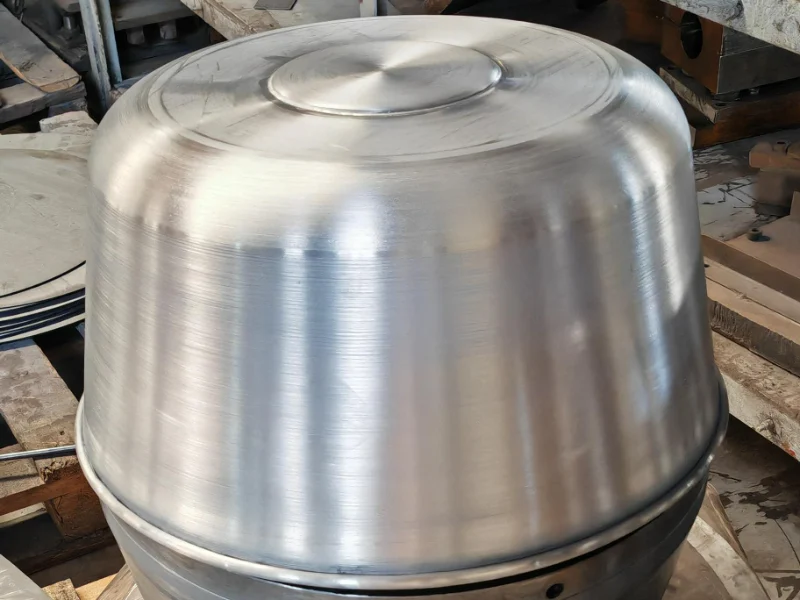 Roof fan upper and lower wind housing